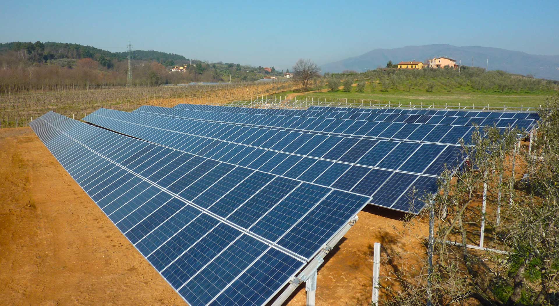 Anyenergia S.r.l. impianto fotovoltaico a terra per la produzione di energia pulita nella Valdinievole a Massa e Cozzile (PT)